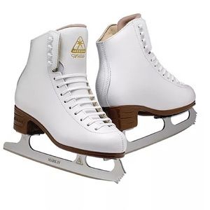 Jackson Articles figure skates 13.5C
